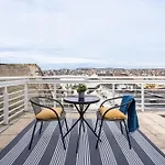 Spacious Rooftop Home With Parliament&Danube View