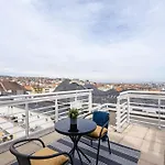 Spacious Rooftop Home With Parliament&Danube View